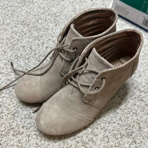 Tom’s ankle booties